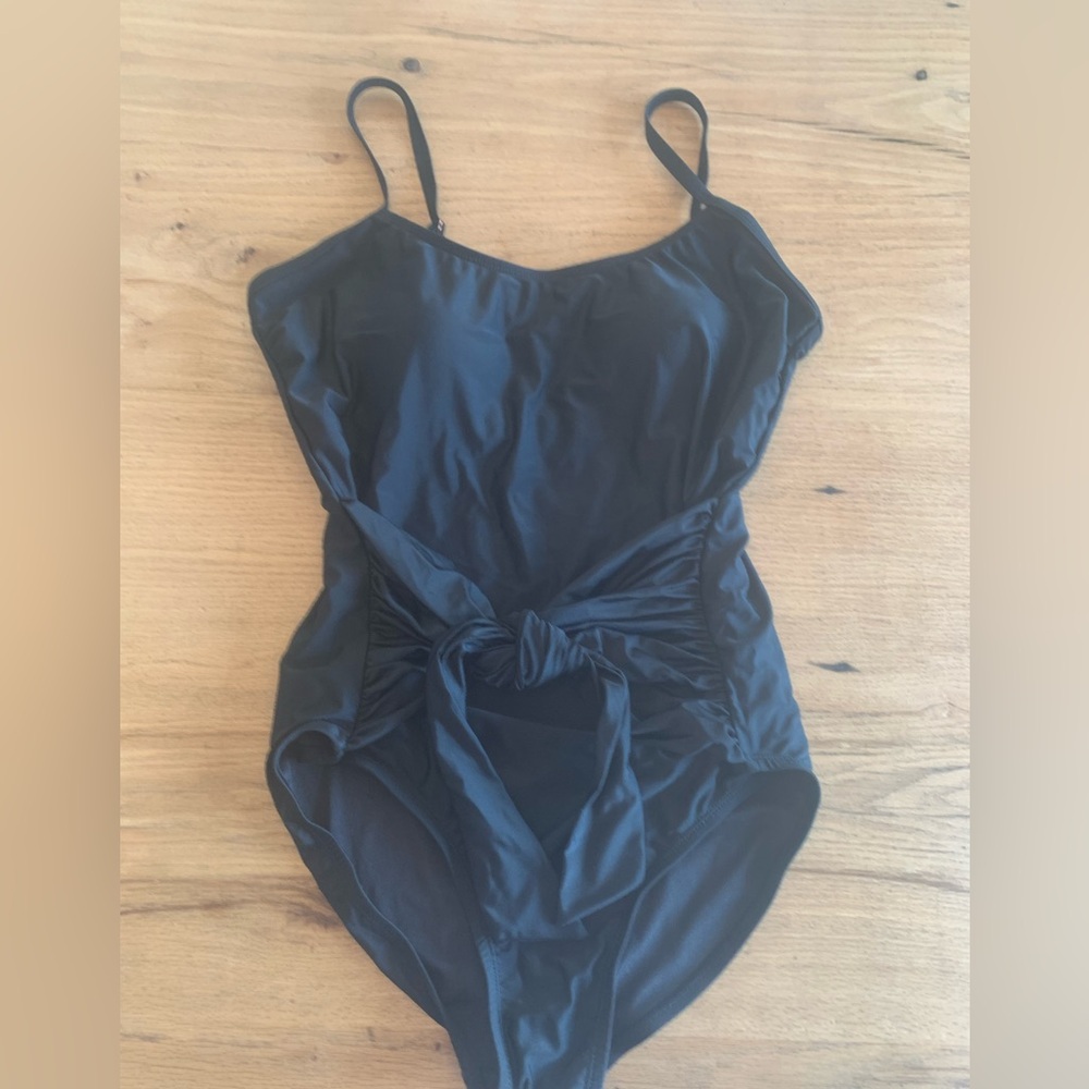 Carole Hochman Flattering Sash One‎ Piece Black Swimsuit Women’s XL Preloved